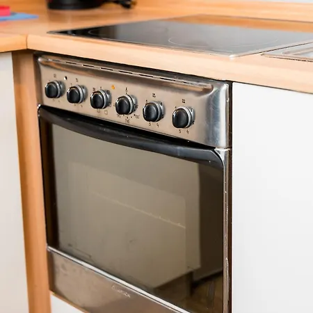 Lakeside Nature Escape By Bookinghost *