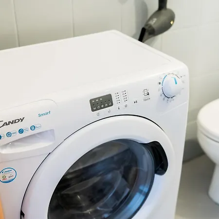 Lakeside Nature Escape By Bookinghost Appartement