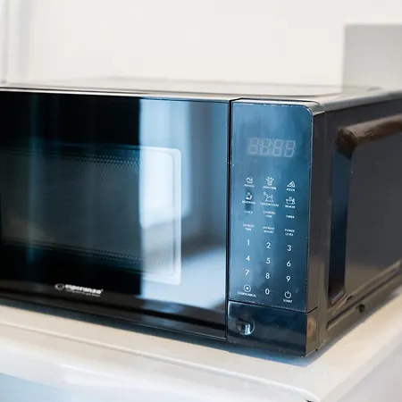 Lakeside Nature Escape By Bookinghost