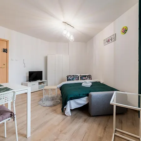 Lakeside Nature Escape By Bookinghost Appartement Poznań