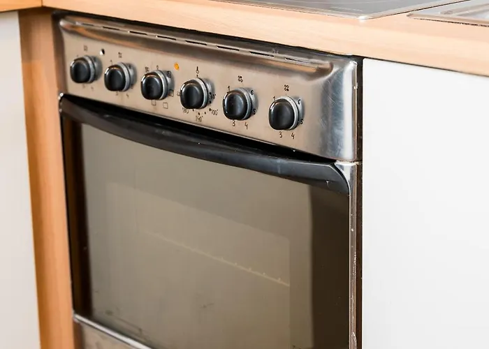 Lakeside Nature Escape By Bookinghost *