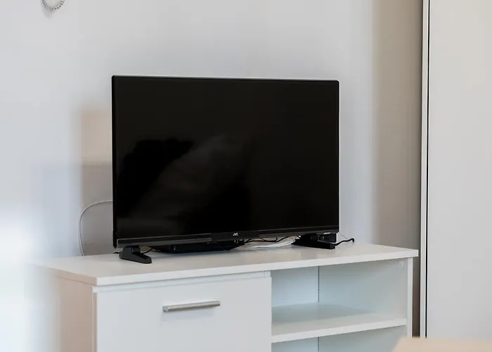 Lakeside Nature Escape By Bookinghost * Poznań